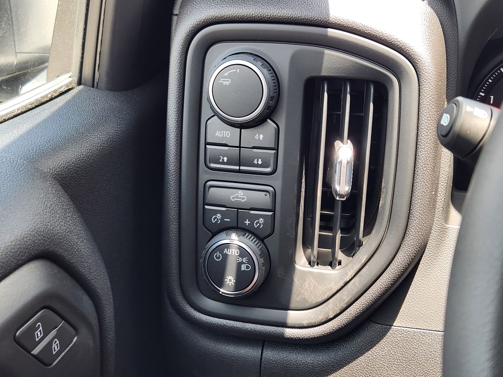 New 2025 Chevrolet Silverado 1500 W/T w/ WT Value Package AWD/4WD image 23