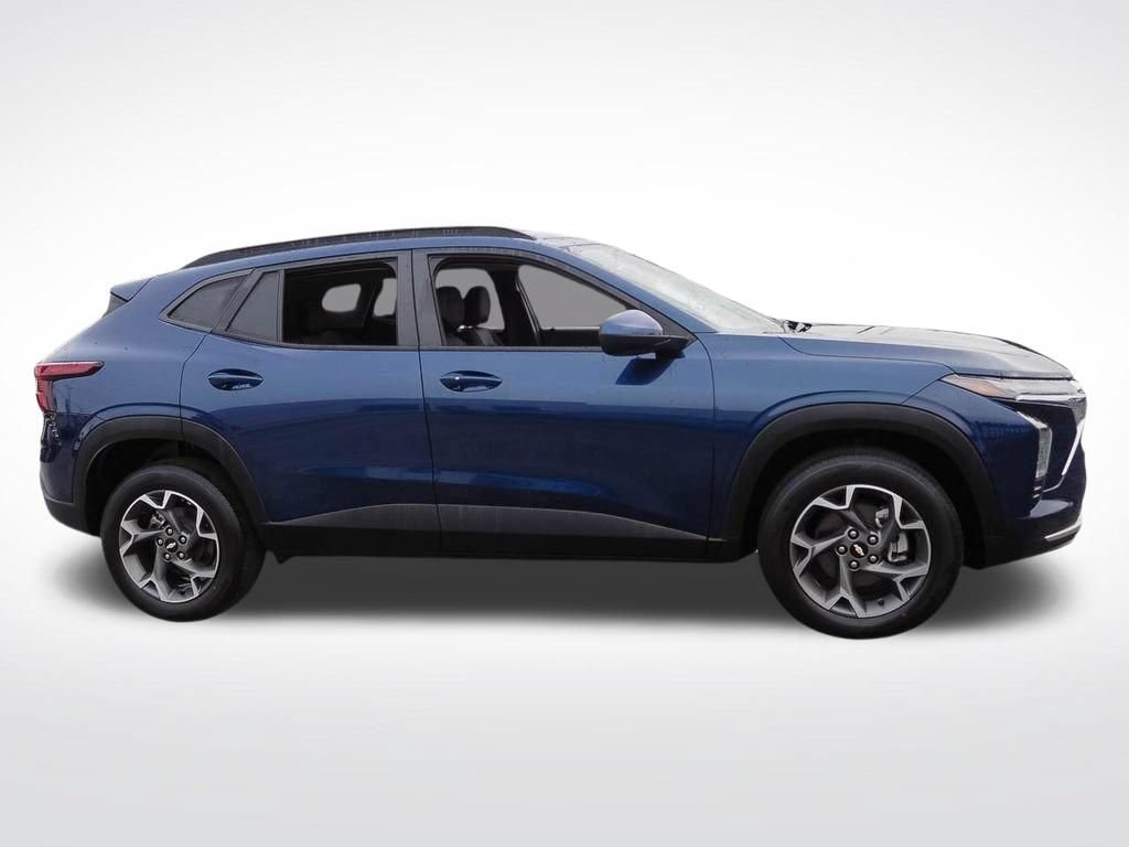 Certified 2024 Chevrolet Trax LT w/ Driver Confidence Package FWD image 8