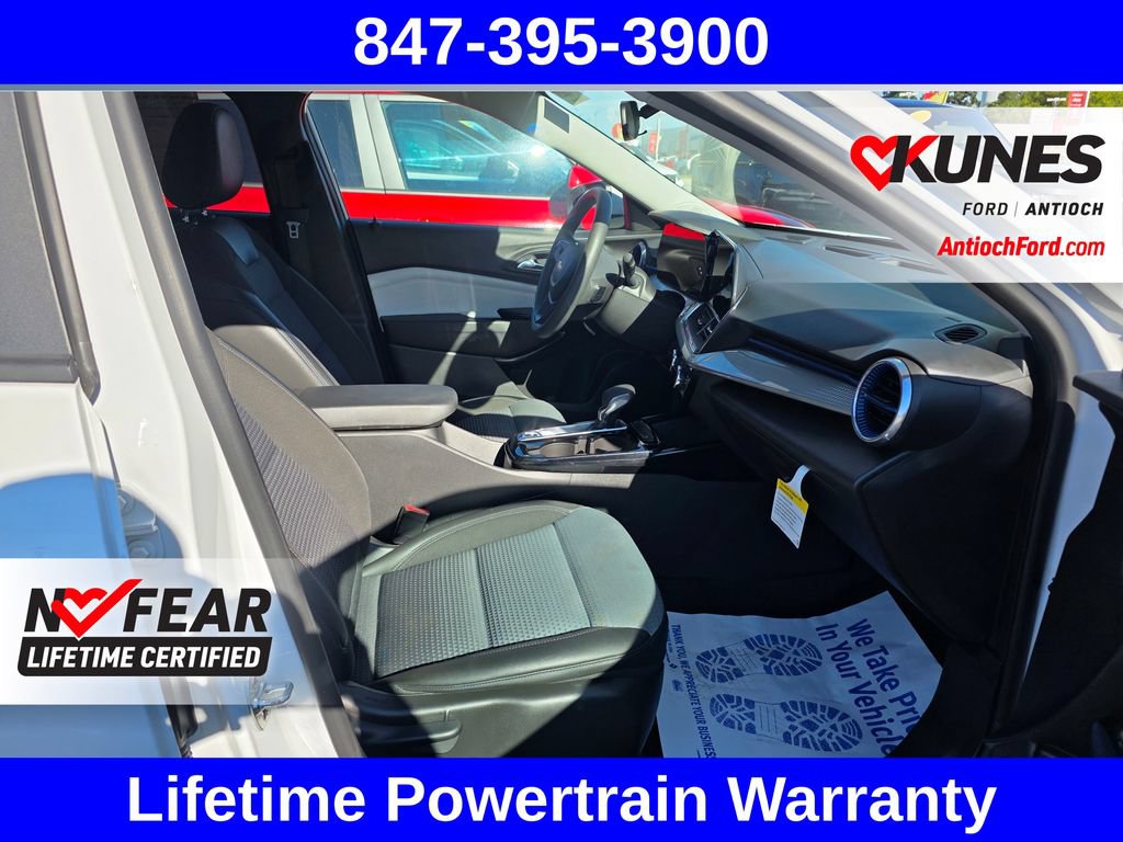 Used 2025 Chevrolet Trax LT FWD image 38