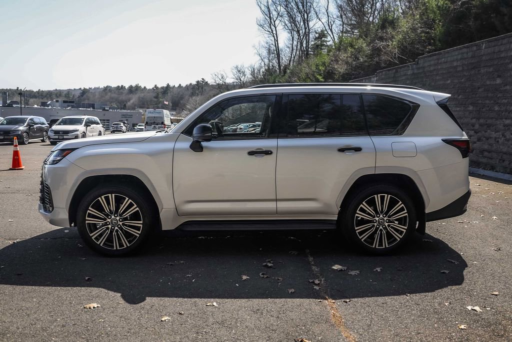 Used 2024 Lexus LX 600 4WD w/ Appearance Package image 8