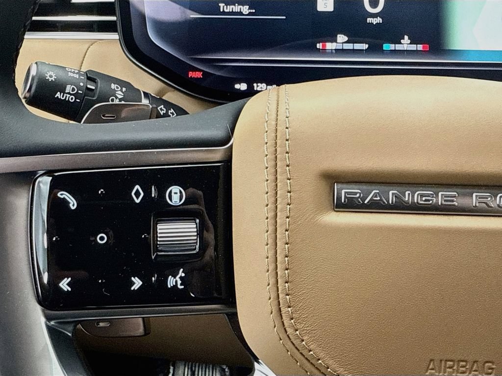 New 2026 Land Rover Range Rover Long Wheelbase SE AWD/4WD image 11