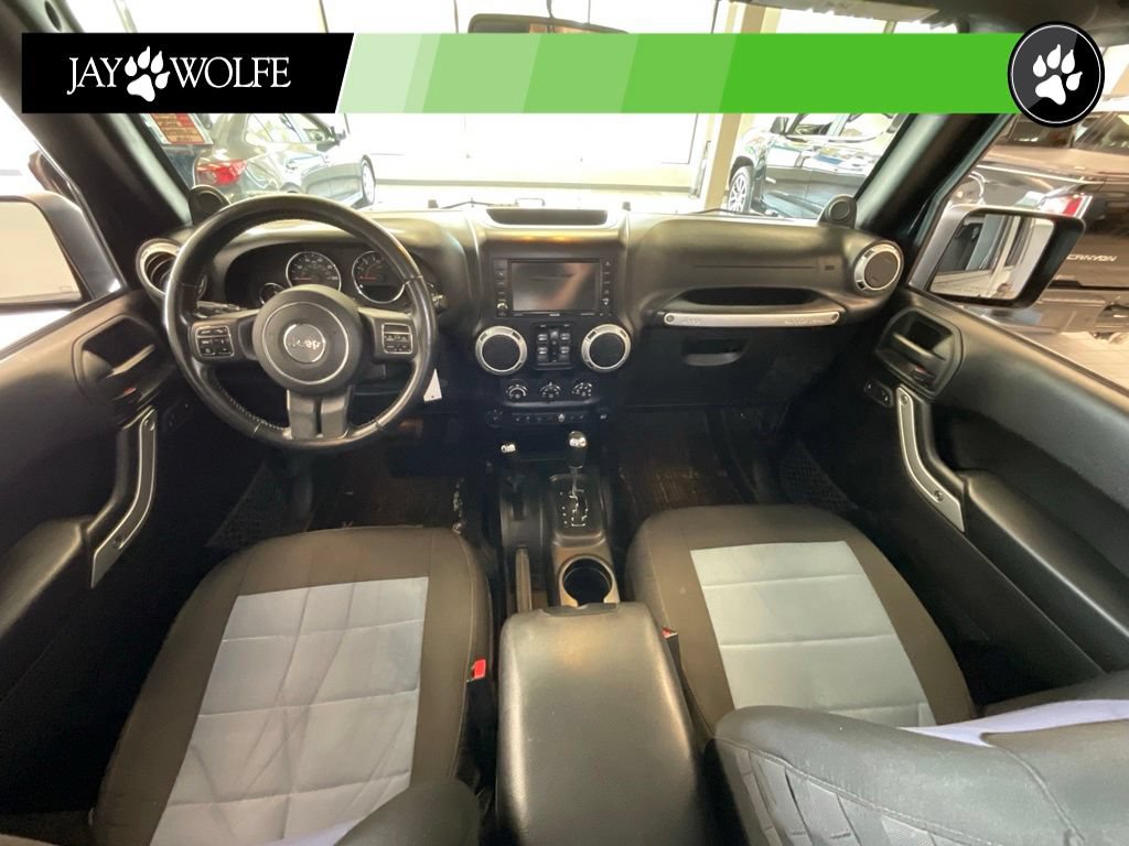 Used 2014 Jeep Wrangler Unlimited Rubicon w/ Connectivity Group AWD/4WD image 9