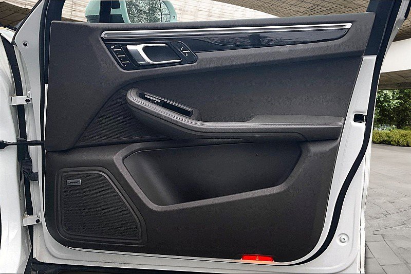 Used 2017 Porsche Macan S image 18