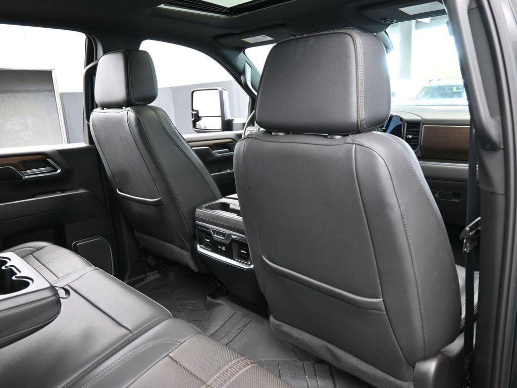 Used 2024 Chevrolet Silverado 2500 High Country w/ Midnight Edition AWD/4WD image 46