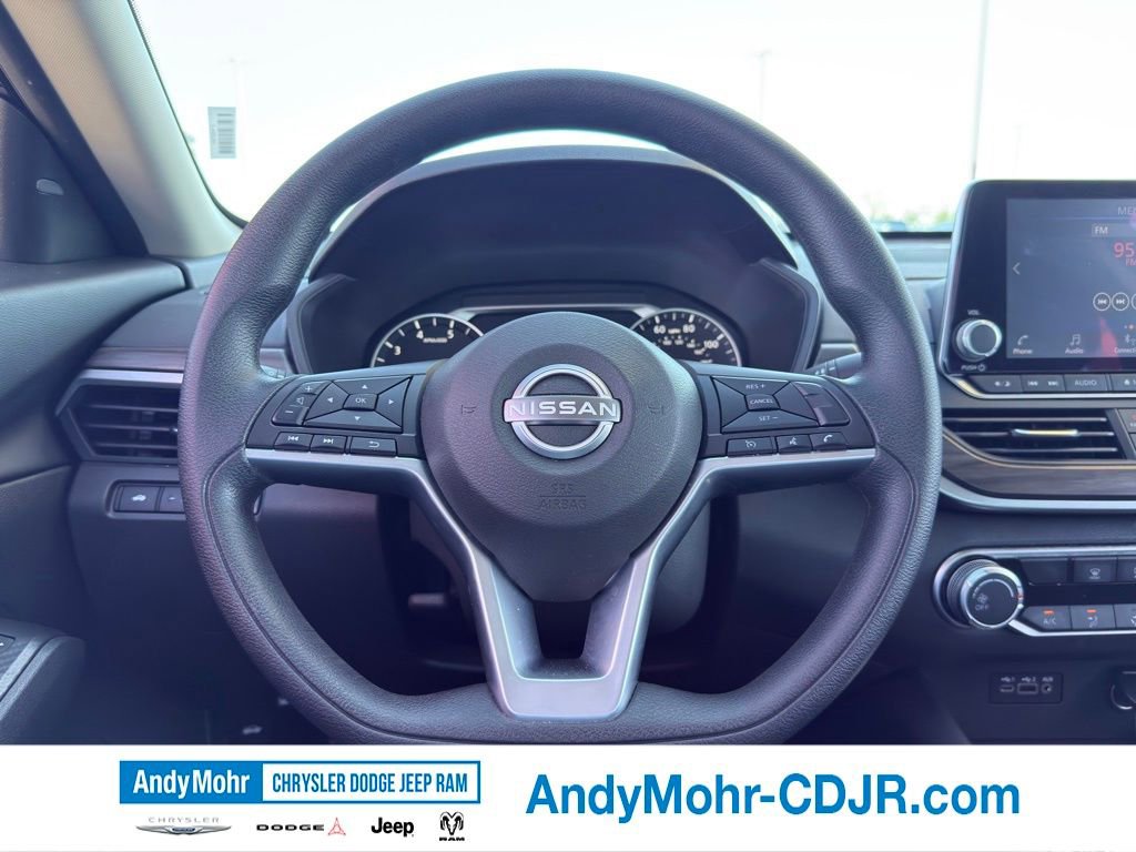 Used 2025 Nissan Altima 2.5 SV FWD image 8