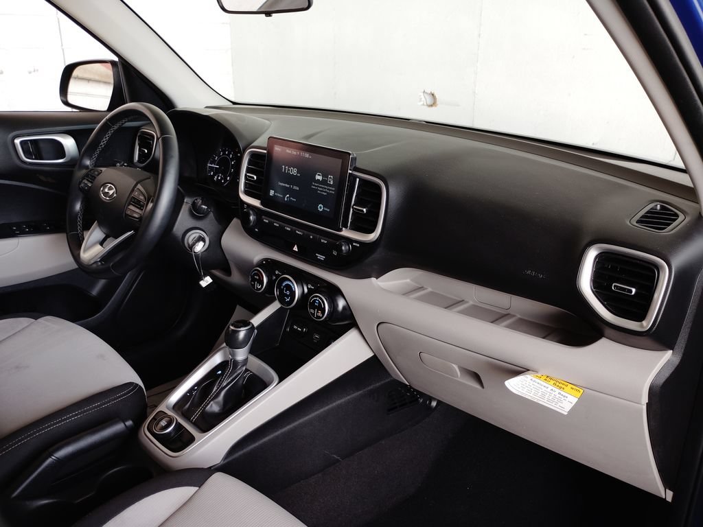 Used 2021 Hyundai Venue SEL FWD image 12