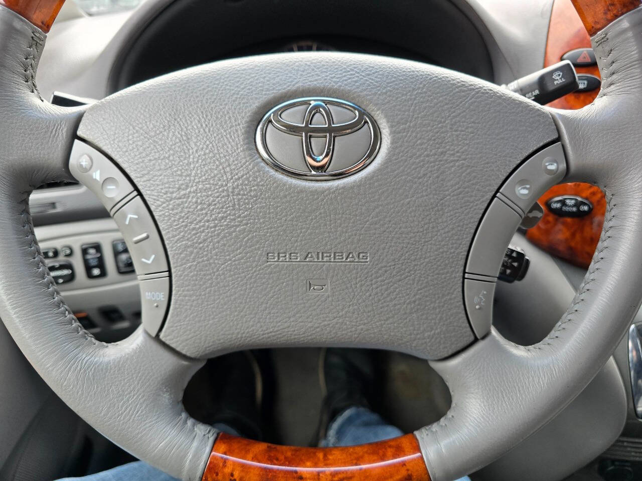 Used 2006 Toyota Sienna XLE Limited AWD/4WD image 16