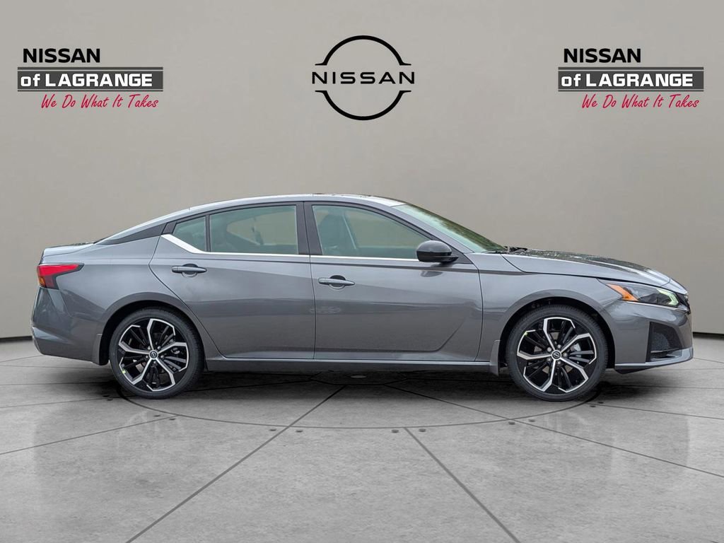 New 2025 Nissan Altima 2.5 SR w/ SR Premium Package image 4