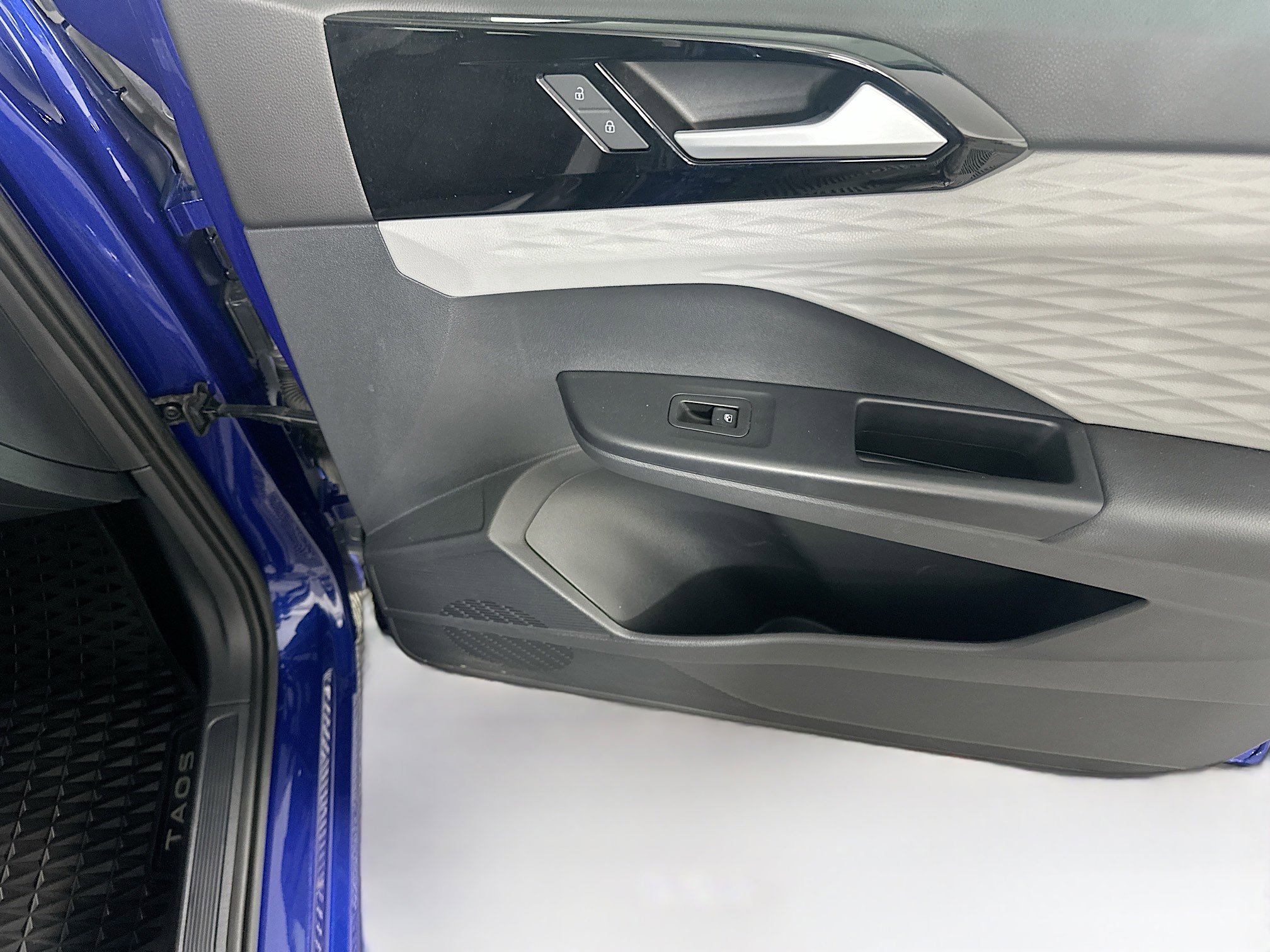 Used 2023 Volkswagen Taos S image 29