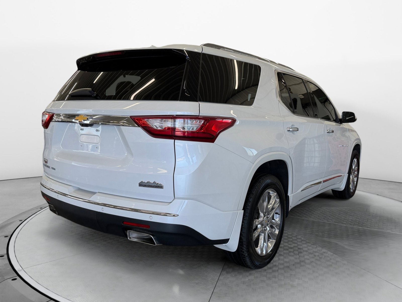 Used 2020 Chevrolet Traverse High Country w/ LPO, Floor Liner Package AWD/4WD image 5