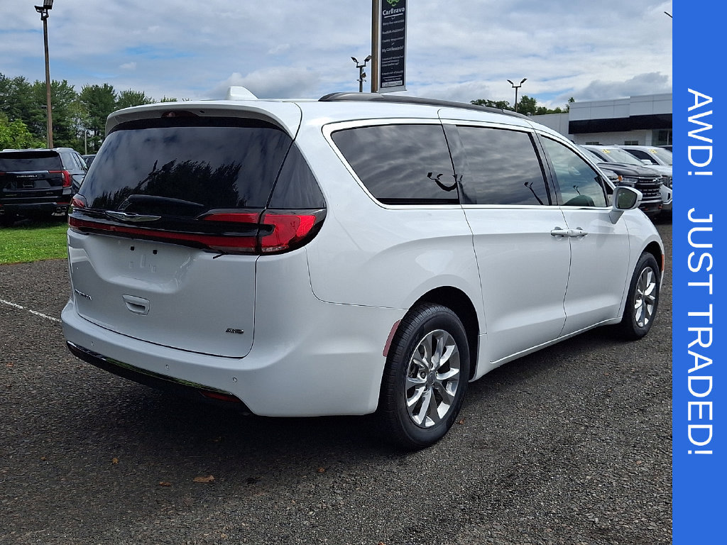 Used 2022 Chrysler Pacifica Touring-L AWD/4WD image 6