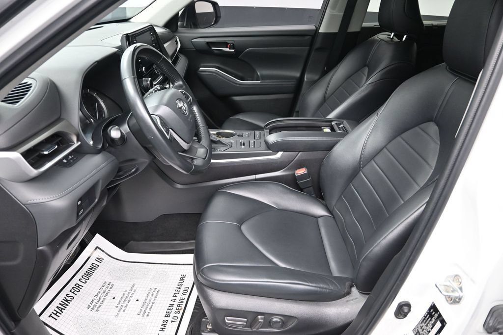 Used 2022 Toyota Highlander XLE AWD/4WD image 13