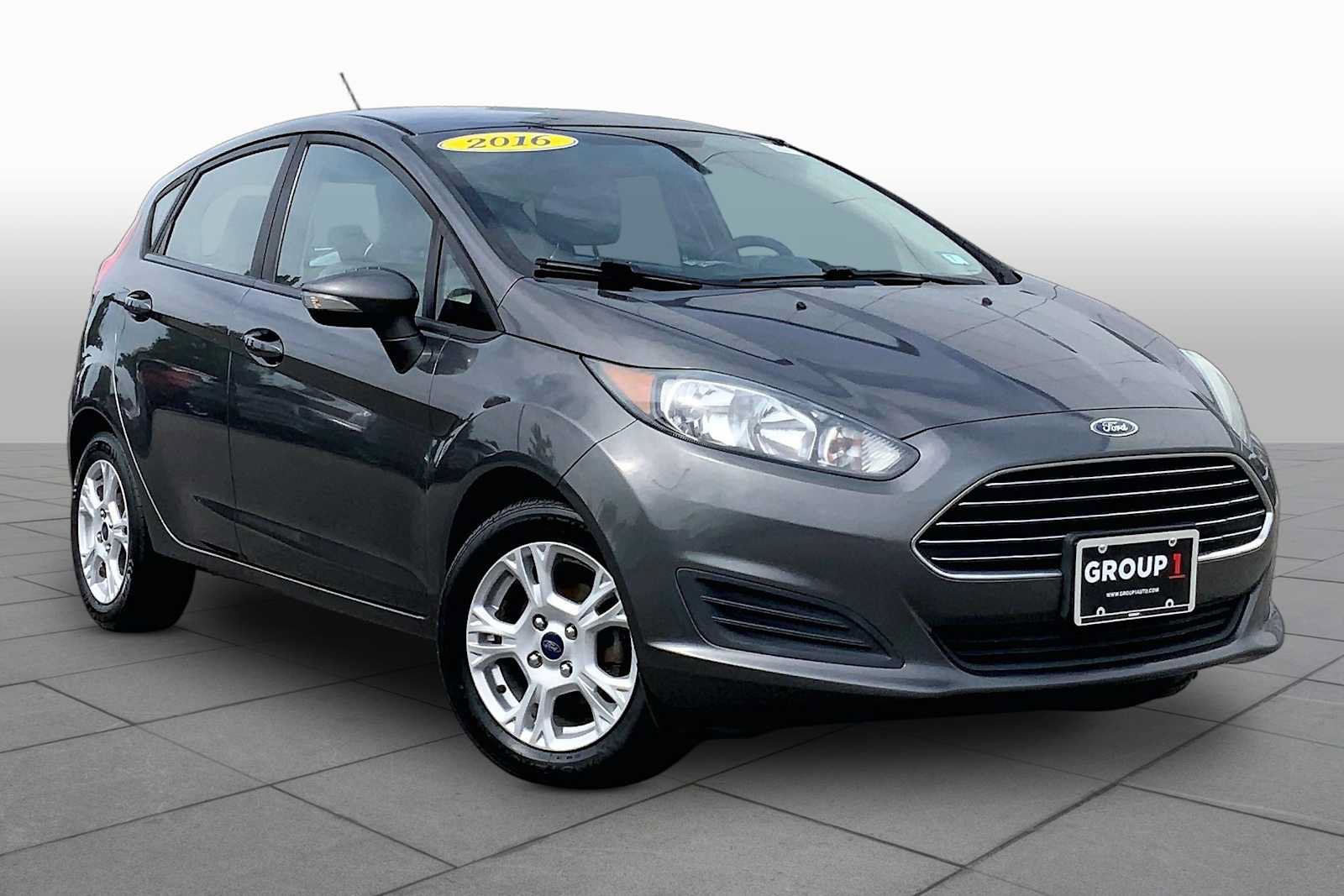 Used 2016 Ford Fiesta SE w/ Cold Weather Package FWD image 3