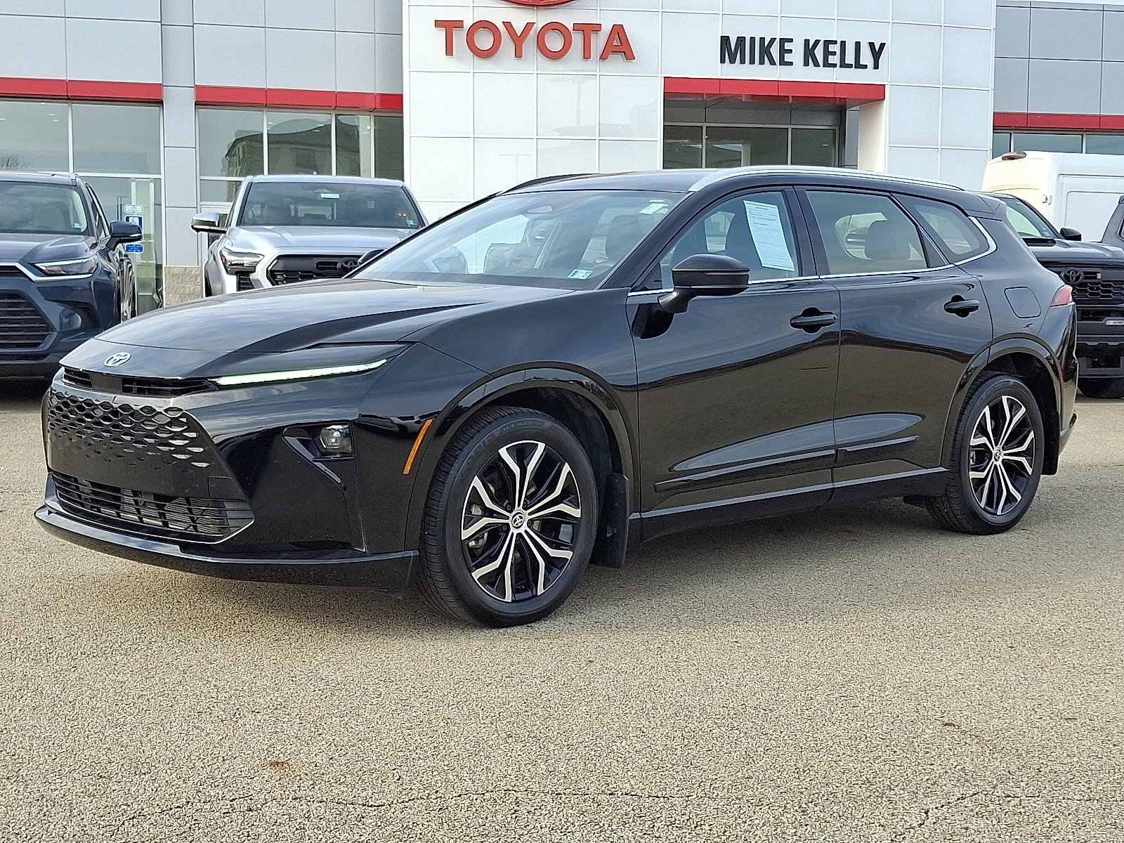 Used 2025 Toyota Crown Signia image 3