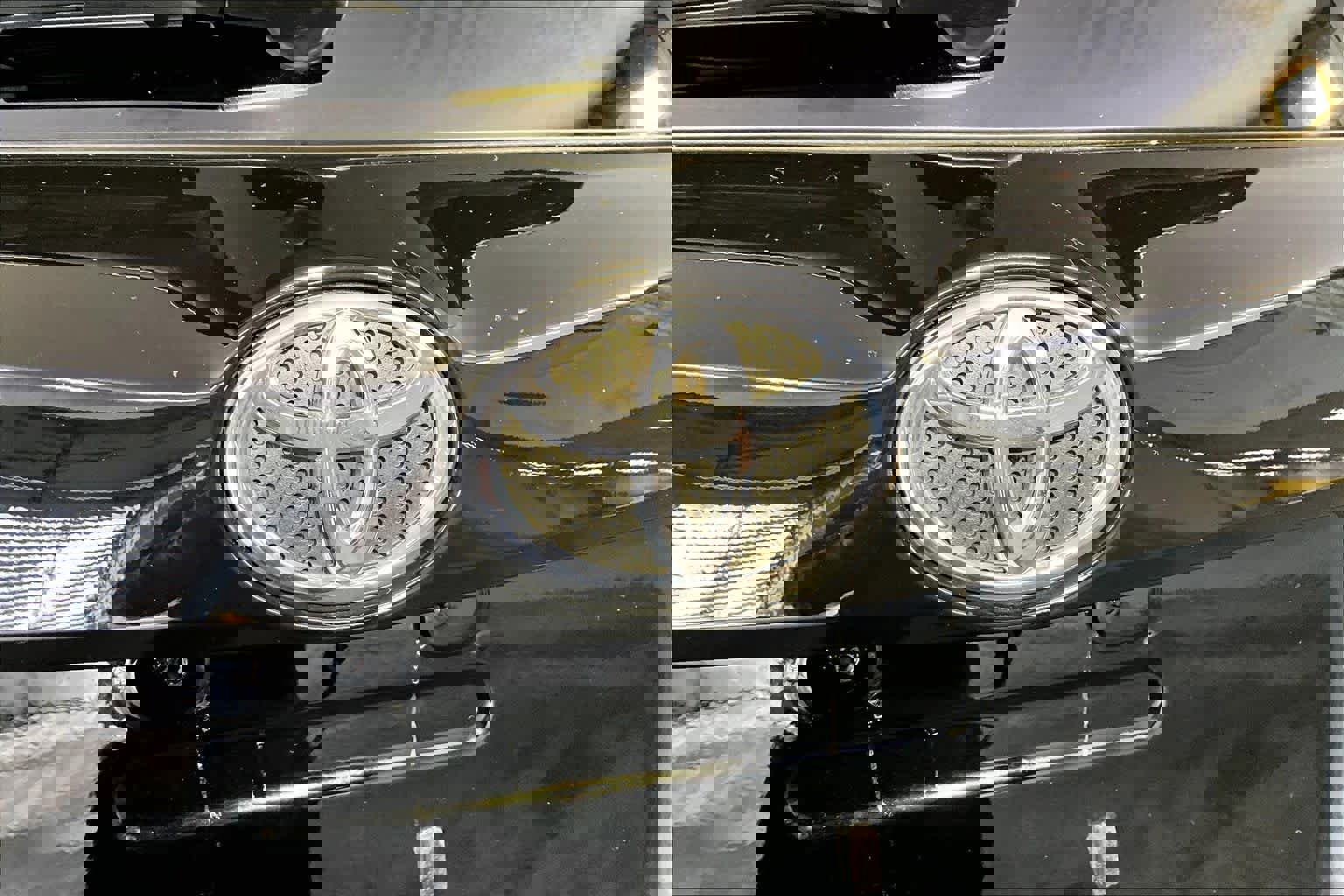 Used 2017 Toyota RAV4 XLE image 32