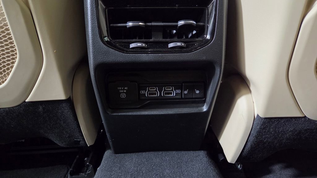 Used 2023 Jeep Grand Cherokee Limited w/ Luxury Tech Group II image 34