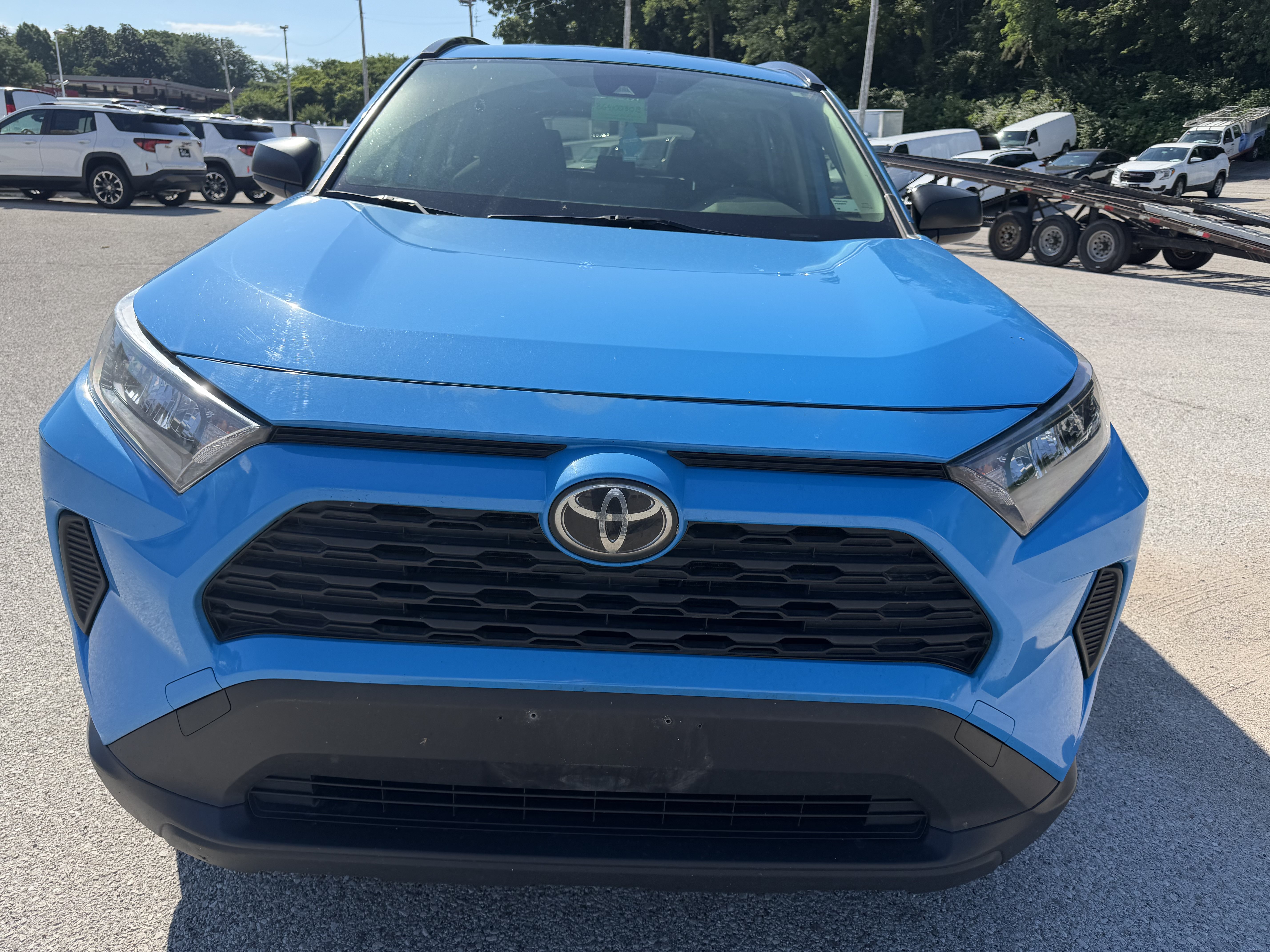 Used 2019 Toyota RAV4 LE AWD/4WD image 2