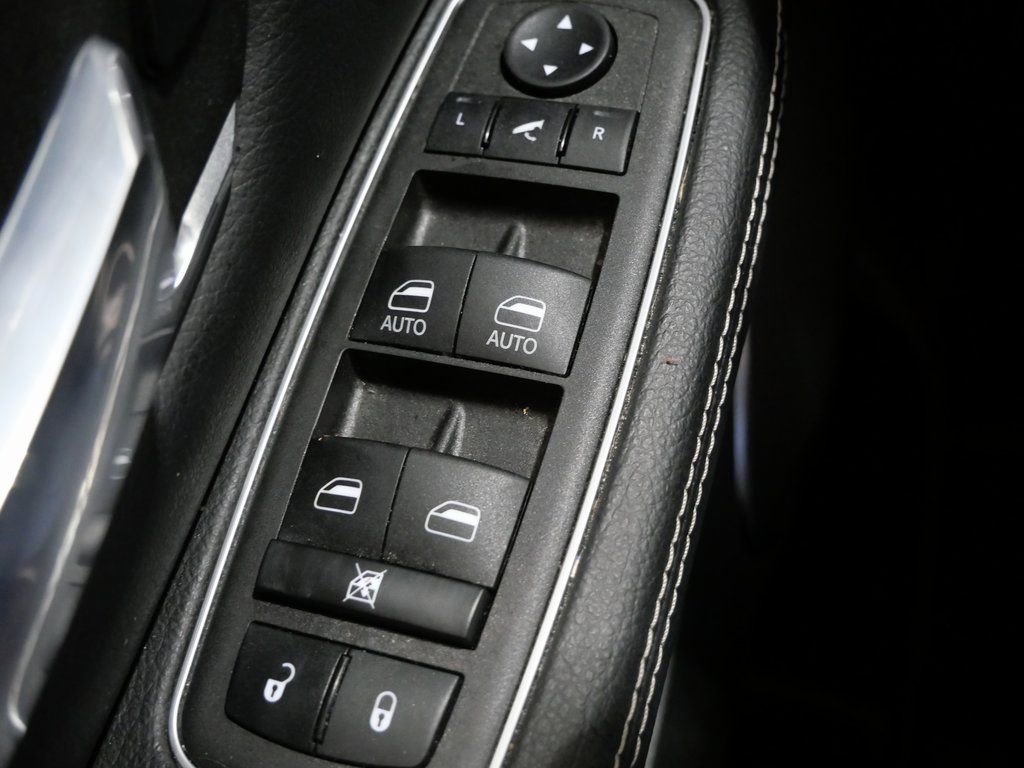 Used 2024 RAM 1500 Laramie image 12