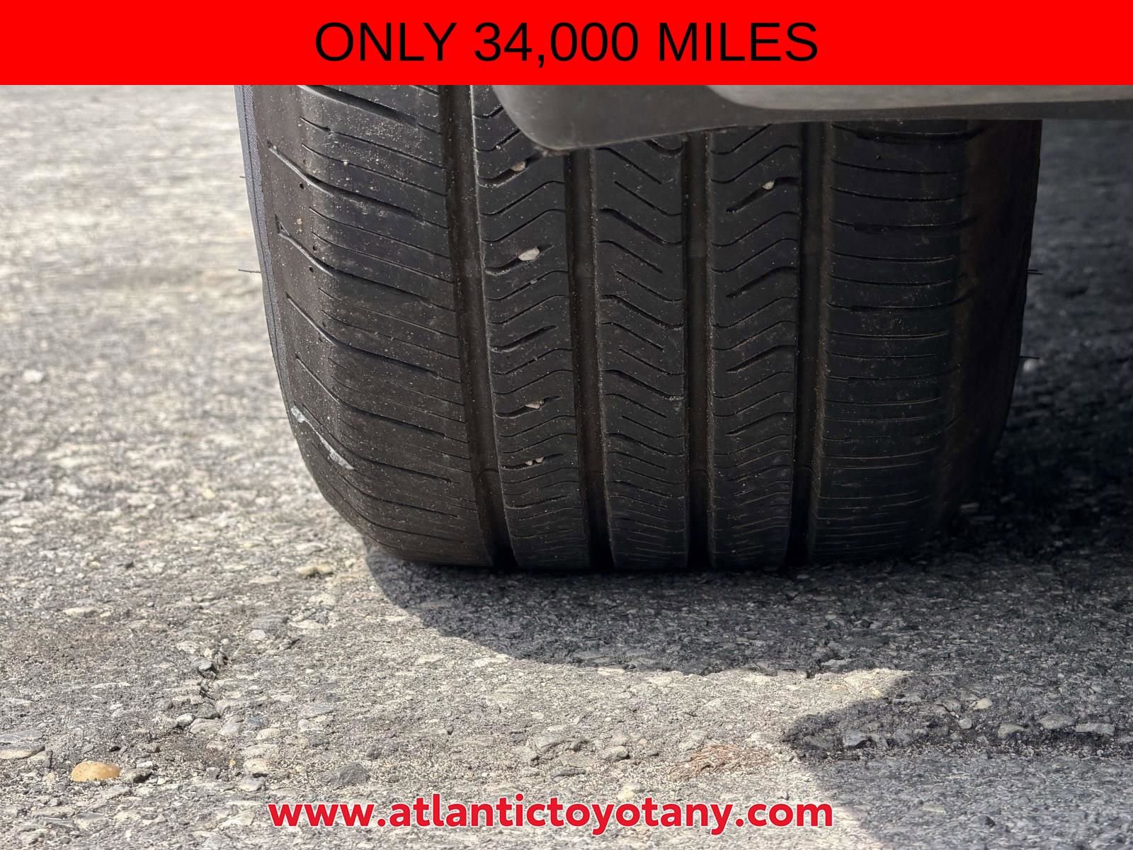 Used 2021 Toyota Highlander XLE AWD/4WD image 39