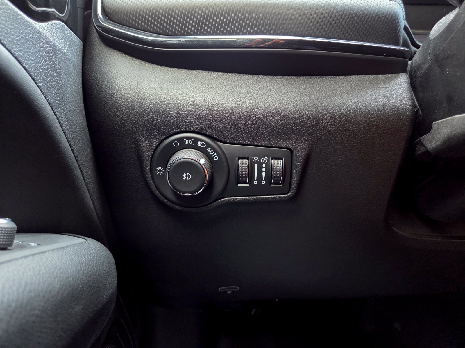 New 2026 Jeep Compass Latitude AWD/4WD image 40