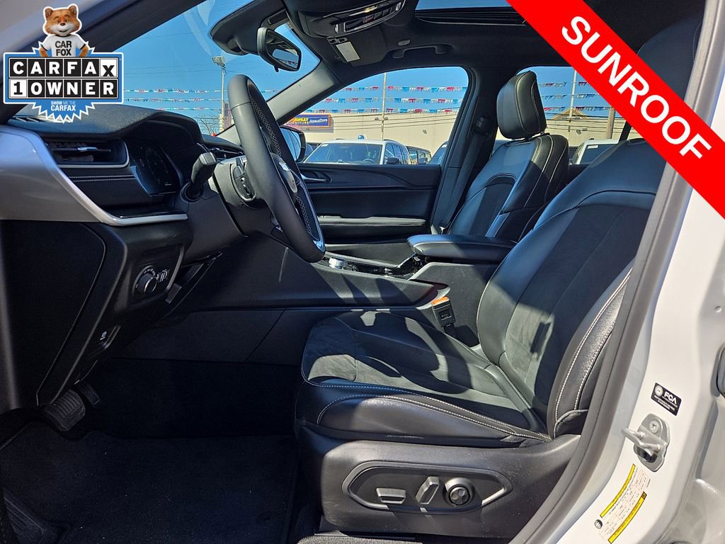 Used 2023 Jeep Grand Cherokee Altitude AWD/4WD image 13