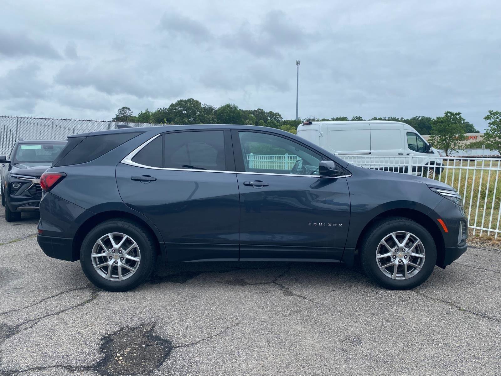 Used 2023 Chevrolet Equinox LT AWD/4WD image 2