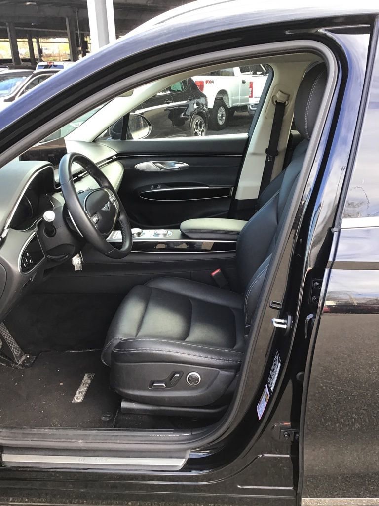 Used 2025 Genesis GV70 2.5T AWD/4WD image 8