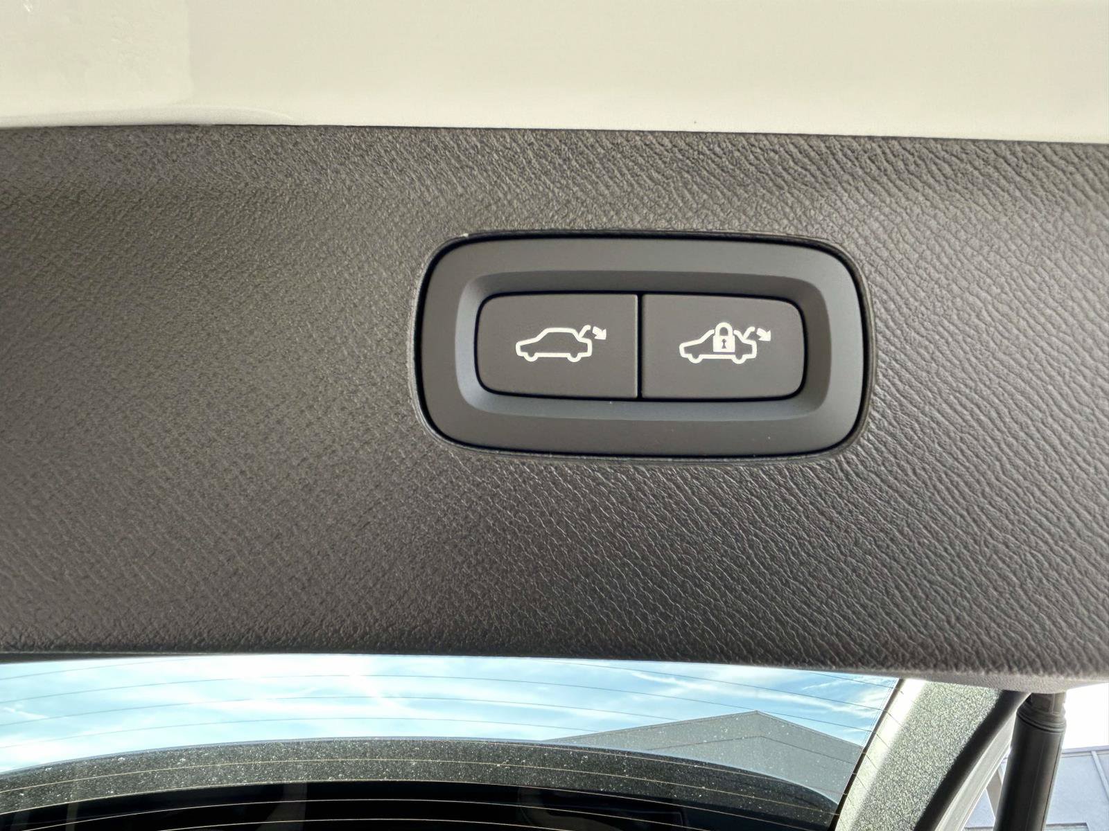 New 2026 Volvo XC90 T8 Plus w/ Protection Package Premier AWD/4WD image 19