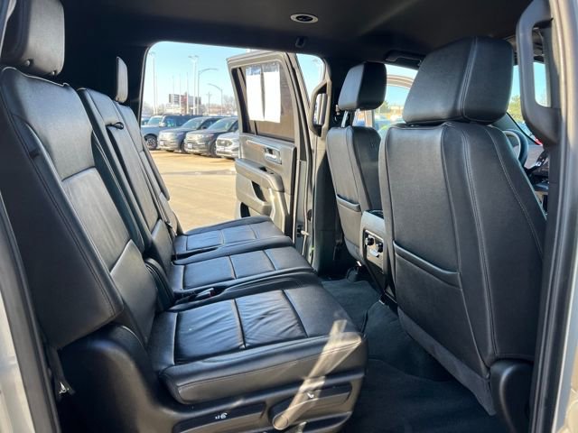 Used 2025 Chevrolet Suburban Z71 image 18
