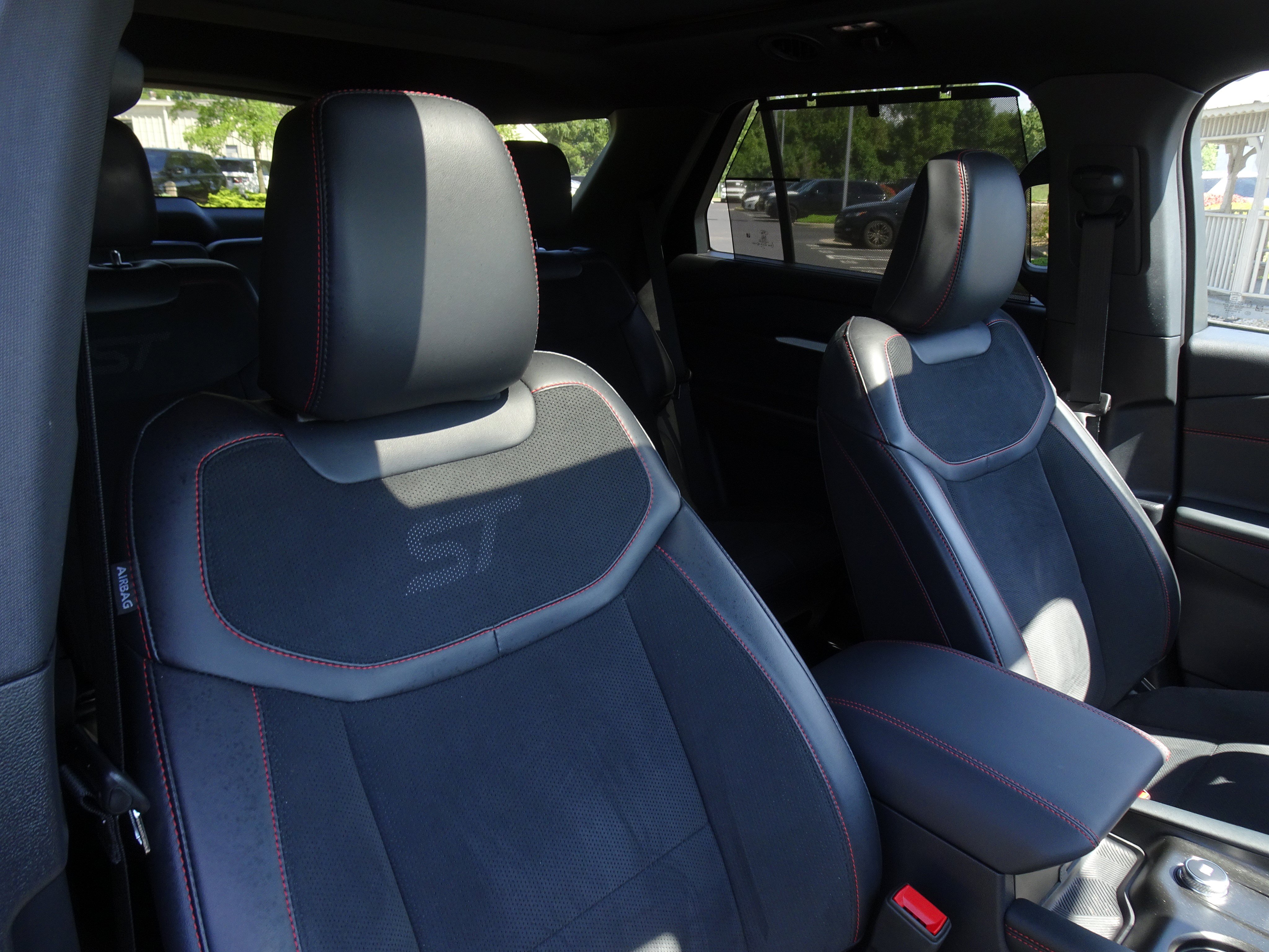 Used 2025 Ford Explorer ST AWD/4WD image 24