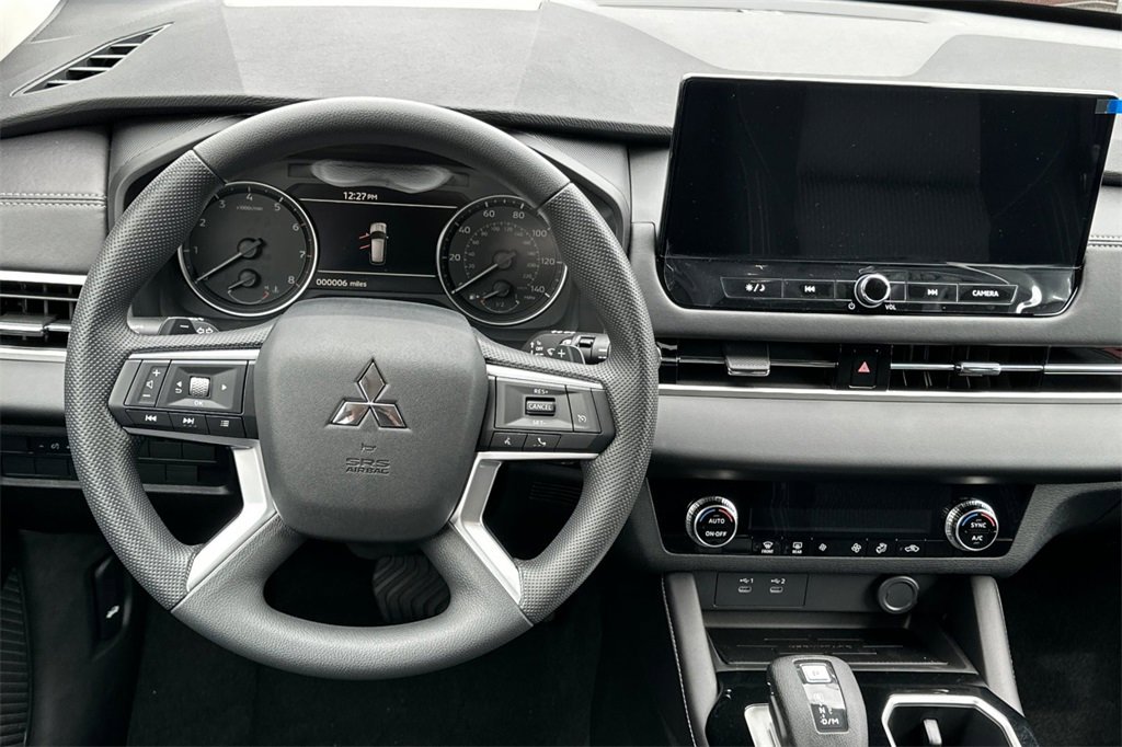 New 2025 Mitsubishi Outlander ES image 15