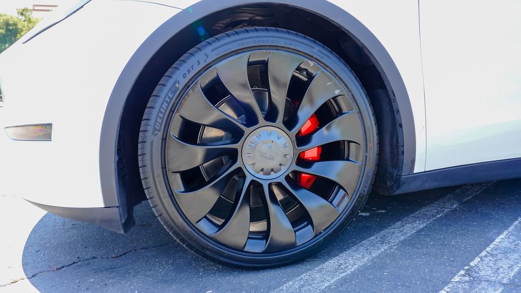 Used 2024 Tesla Model Y Performance AWD/4WD image 9