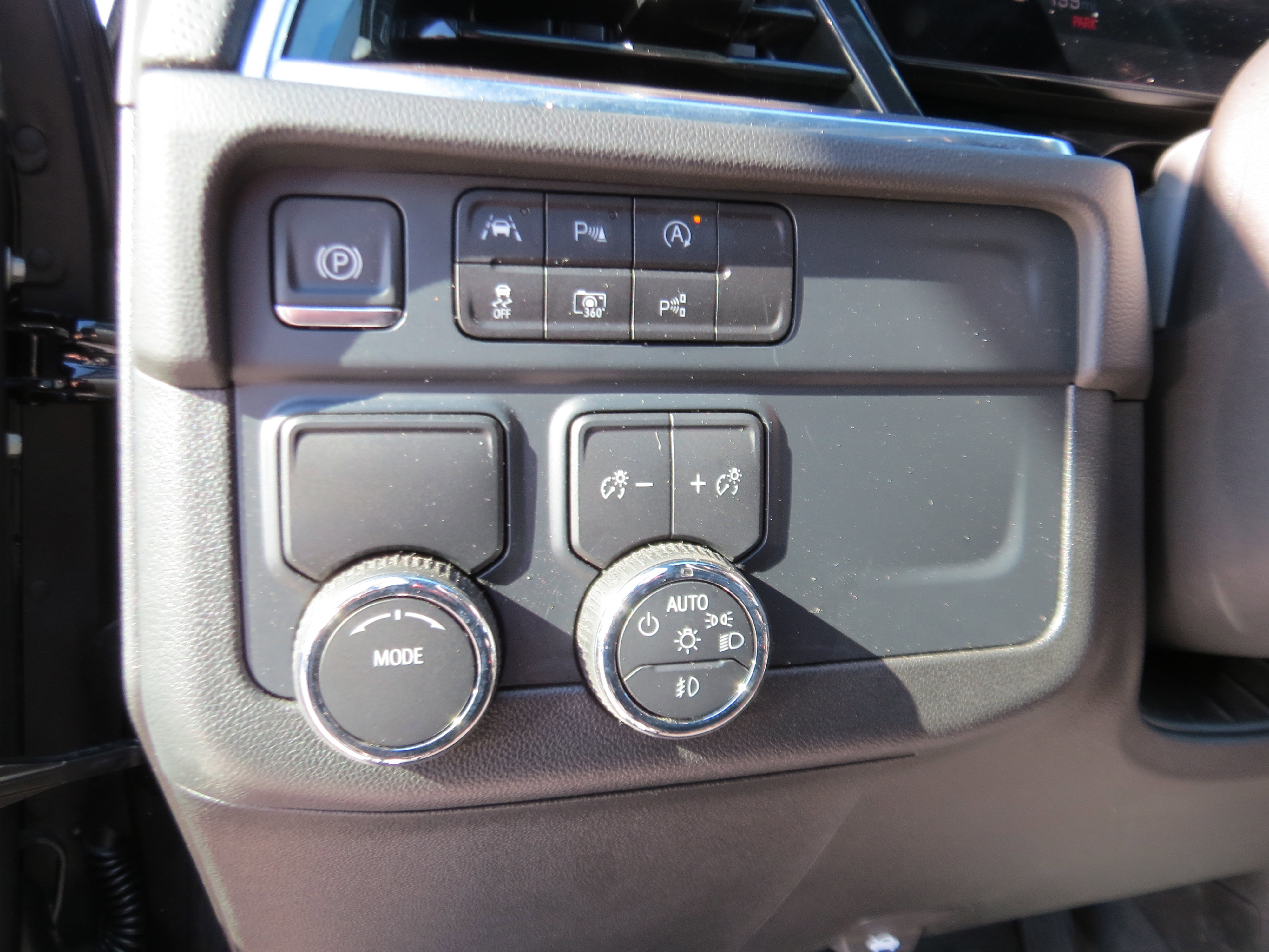 Used 2025 Chevrolet Tahoe Premier image 17