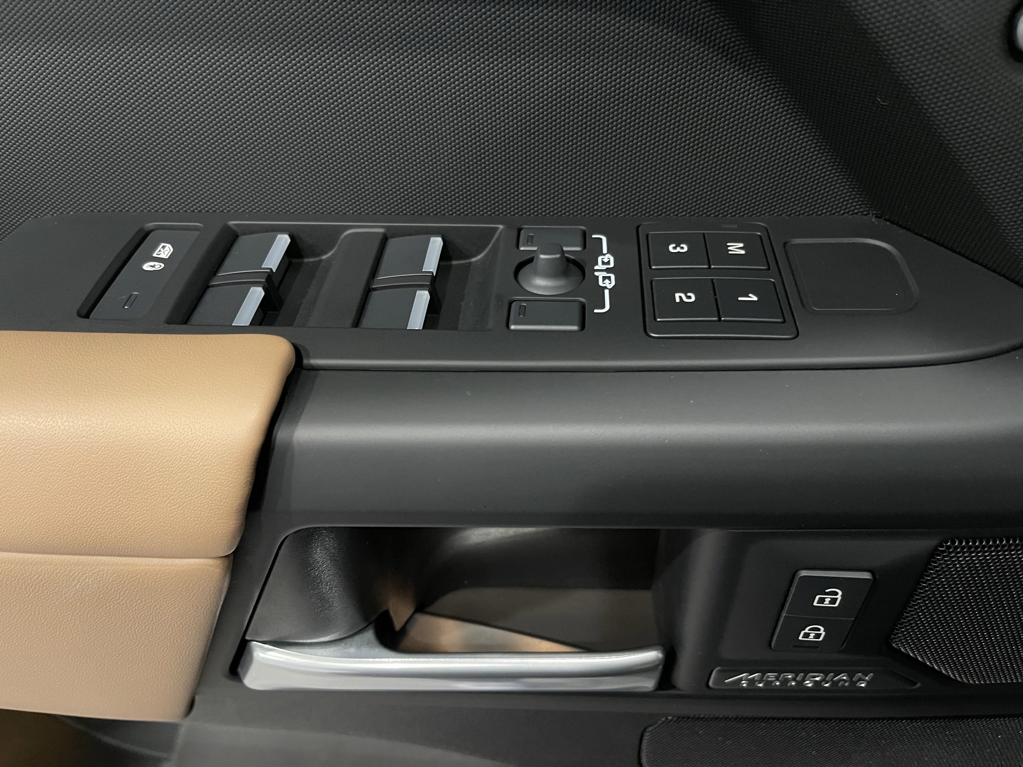 Used 2026 Land Rover Defender 130 X-Dynamic SE image 11