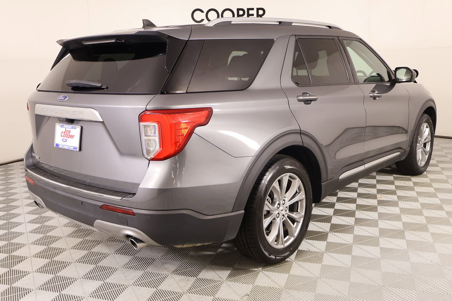 Used 2023 Ford Explorer Limited image 23