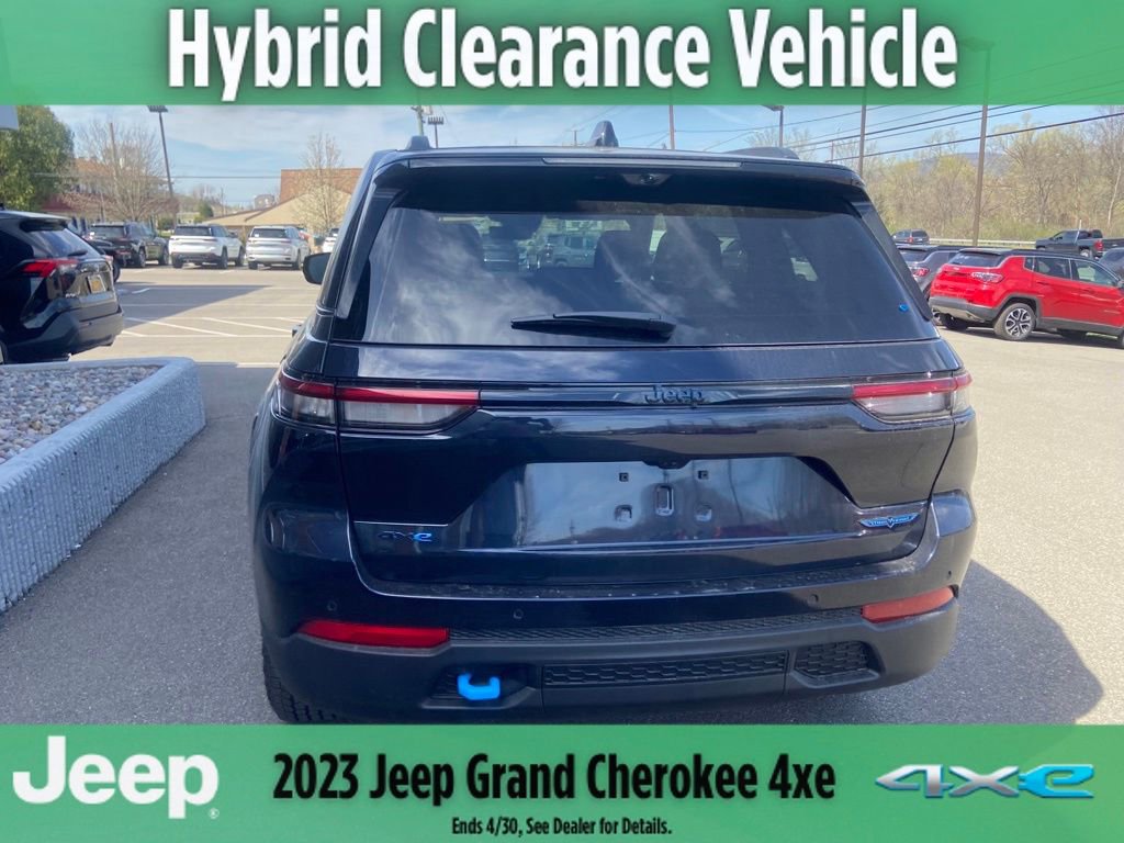 New 2023 Jeep Grand Cherokee Trailhawk w/ Advanced Protech Group II image 9