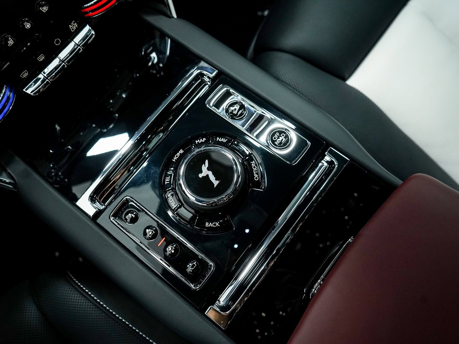 Certified 2025 Rolls-Royce Cullinan image 41