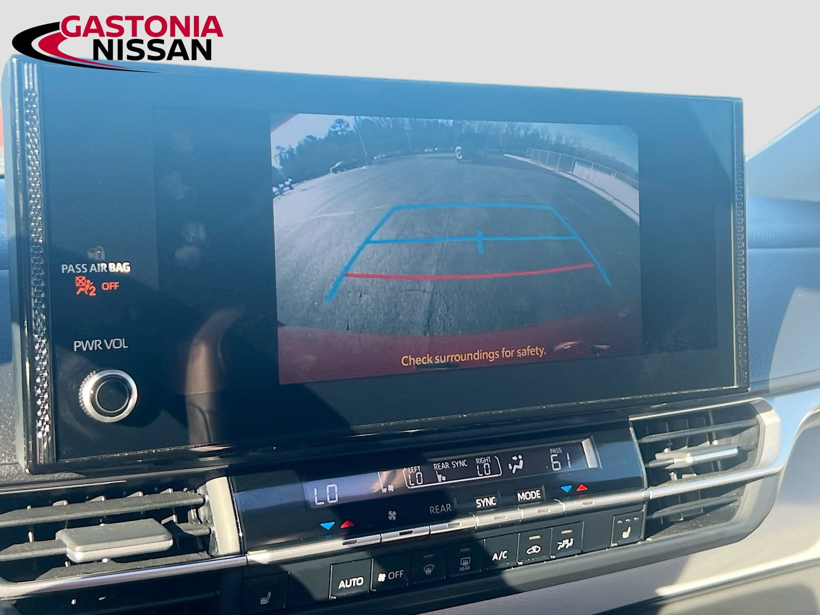 Used 2025 Toyota Sienna XLE image 18