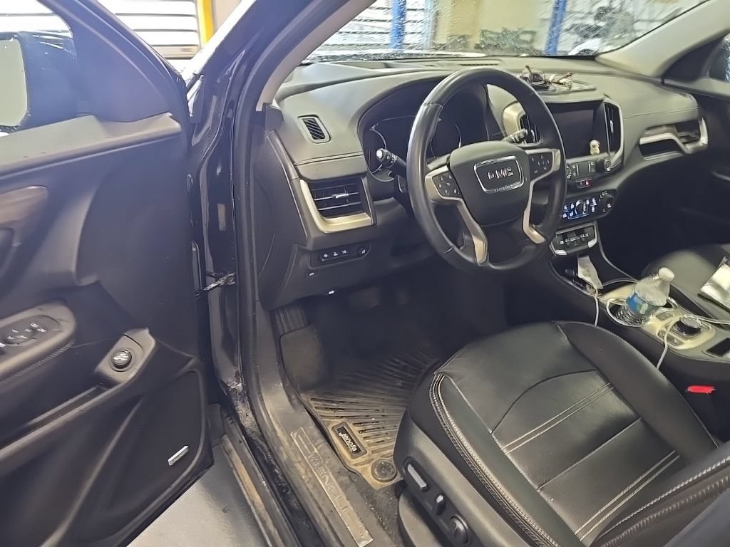 Used 2024 GMC Terrain Denali w/ Black Diamond Edition AWD/4WD image 6