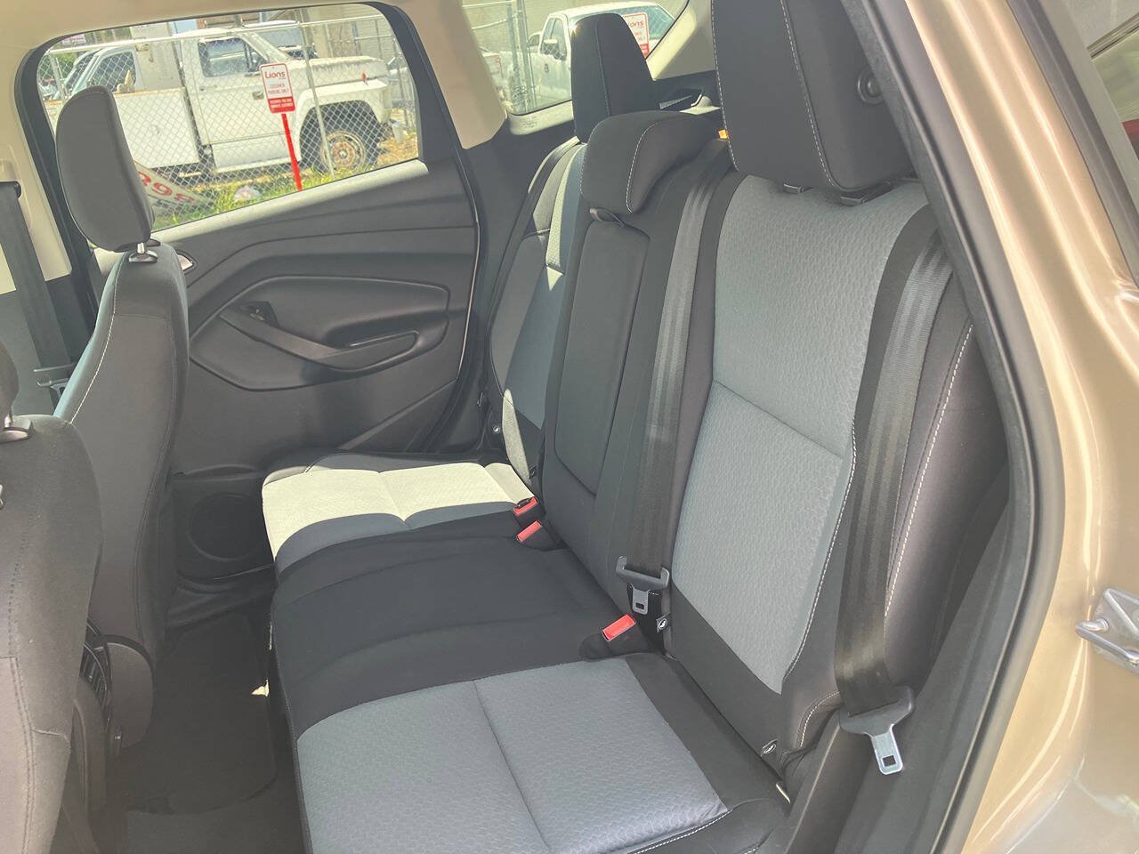 Used 2018 Ford Escape SE FWD image 19