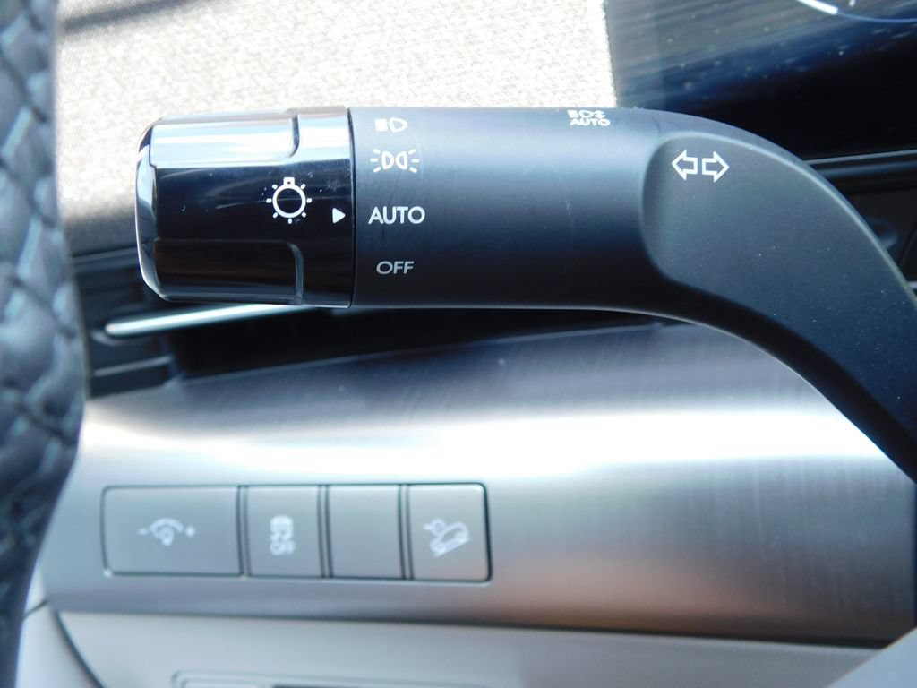 Used 2025 Hyundai Kona Limited AWD/4WD image 32