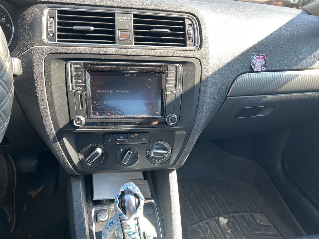 Used 2017 Volkswagen Jetta SE image 13