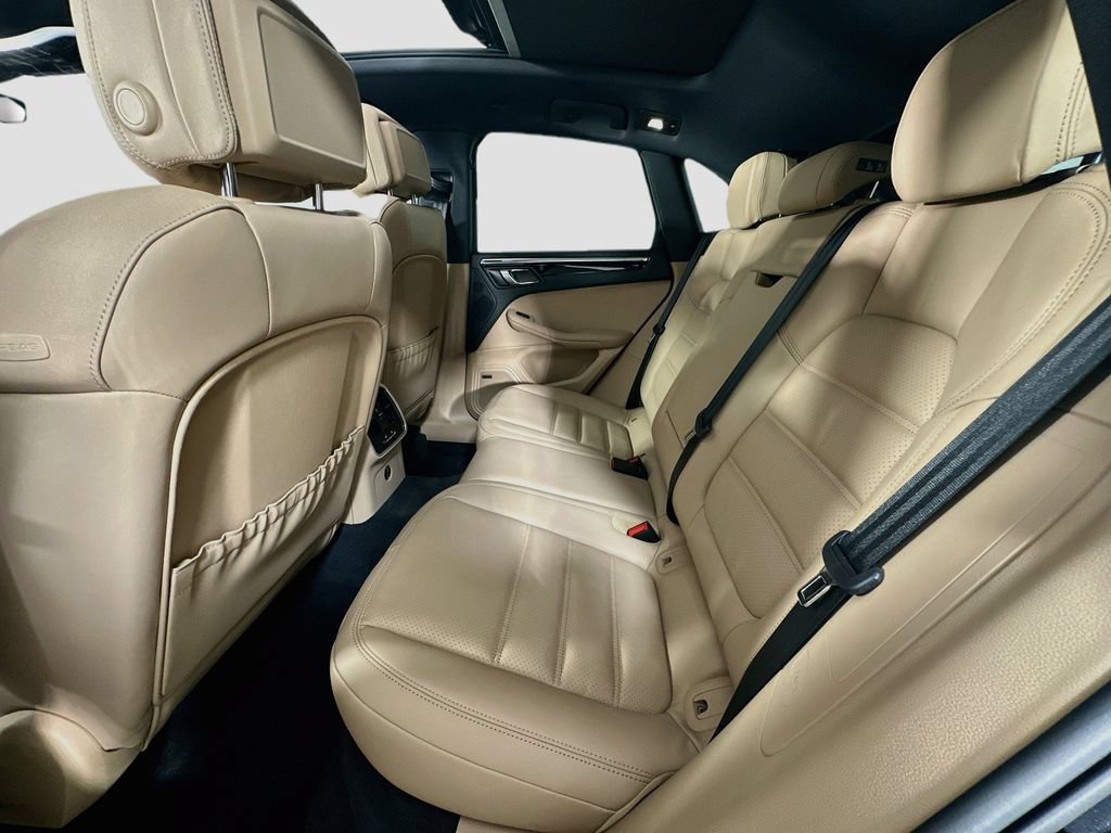 Certified 2026 Porsche Macan AWD/4WD image 24