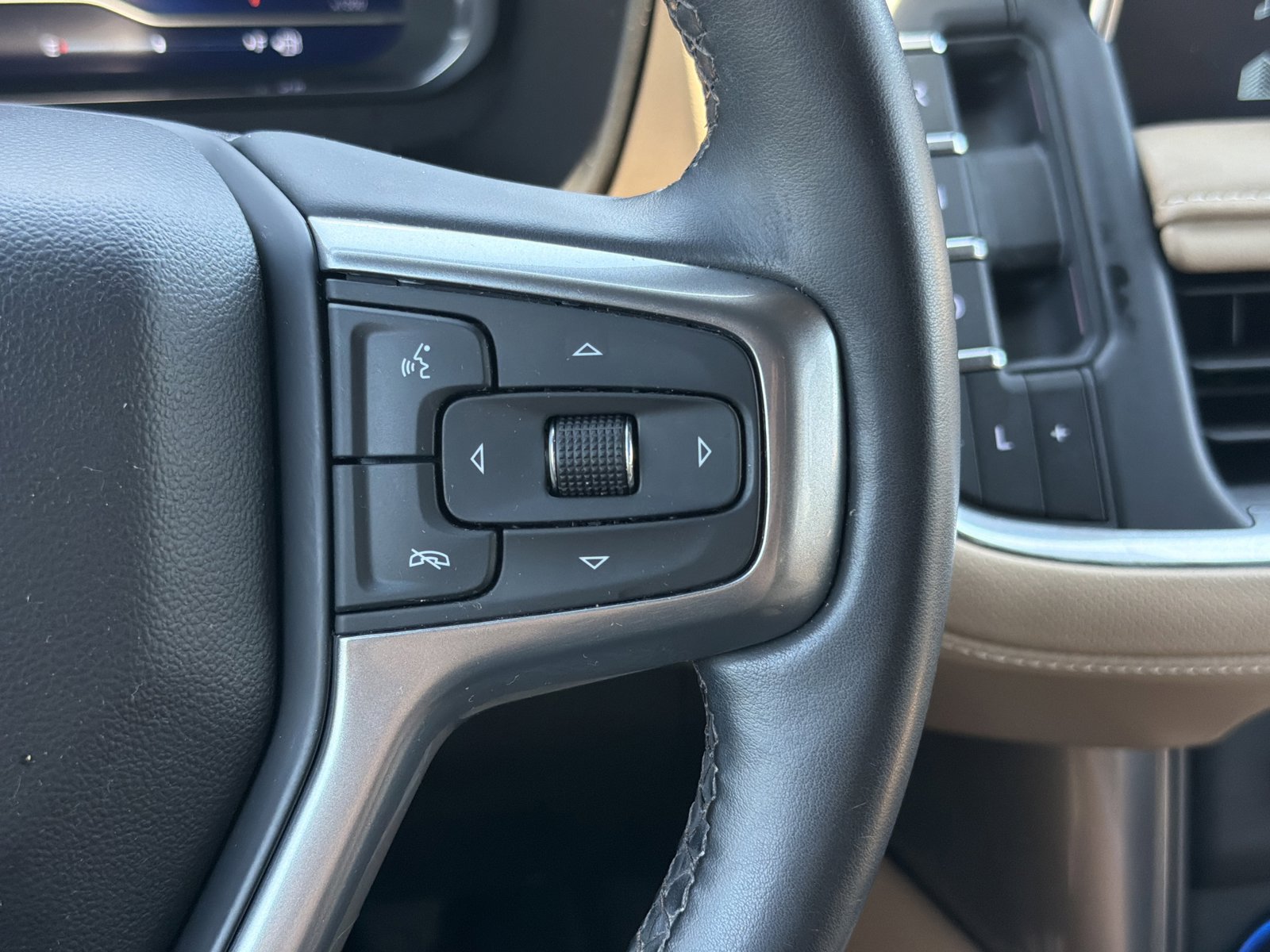 Used 2024 Chevrolet Suburban Premier w/ Premium Package RWD image 20