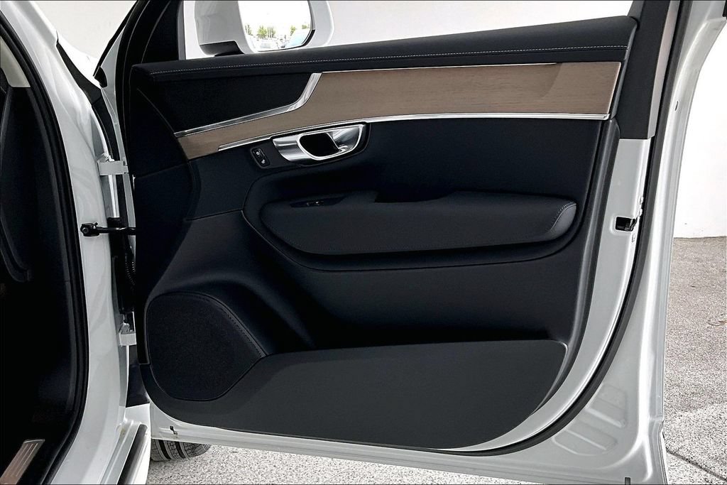 New 2026 Volvo XC90 B5 Plus AWD/4WD image 14