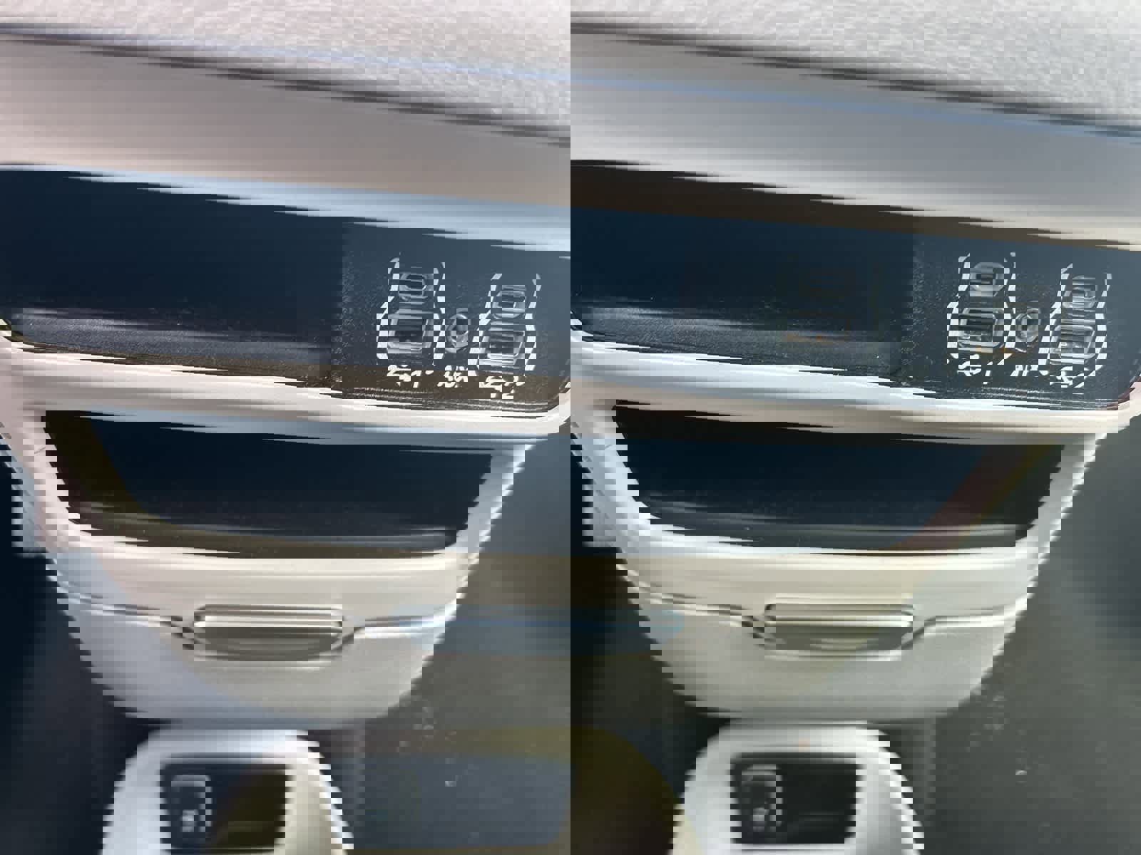 Used 2023 Chrysler Pacifica Touring-L image 29