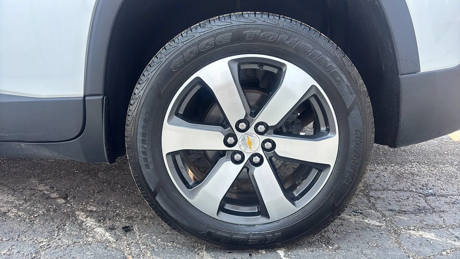 Used 2020 Chevrolet Traverse LT w/ LT Premium Package AWD/4WD image 8