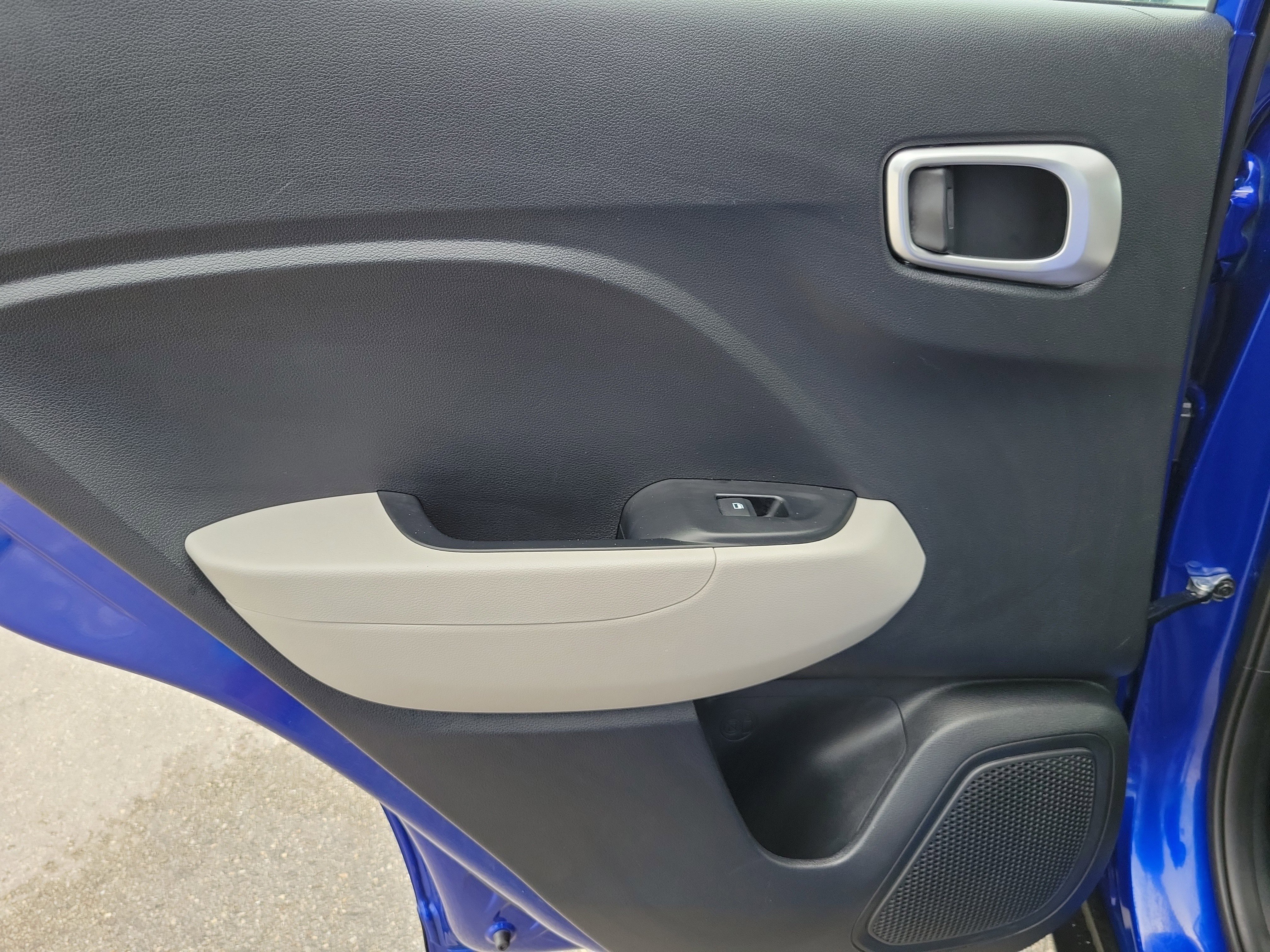 Used 2025 Hyundai Venue FWD image 28