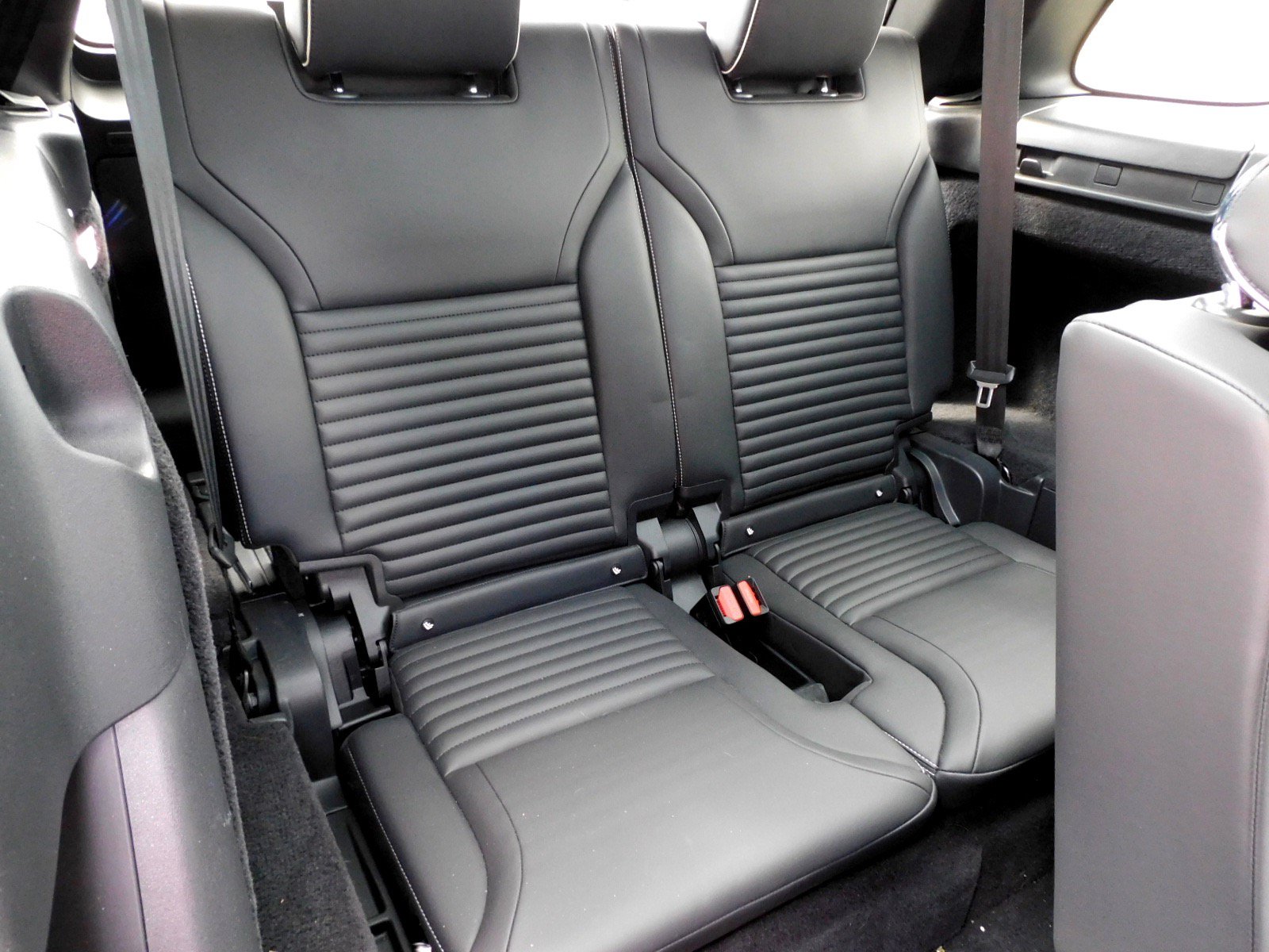 Used 2022 Land Rover Discovery S R-Dynamic AWD/4WD image 18