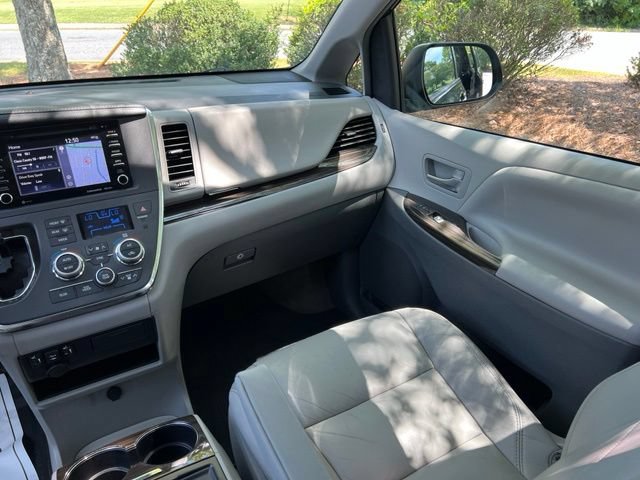 Used 2018 Toyota Sienna XLE w/ XLE Navigation Package AWD/4WD image 27